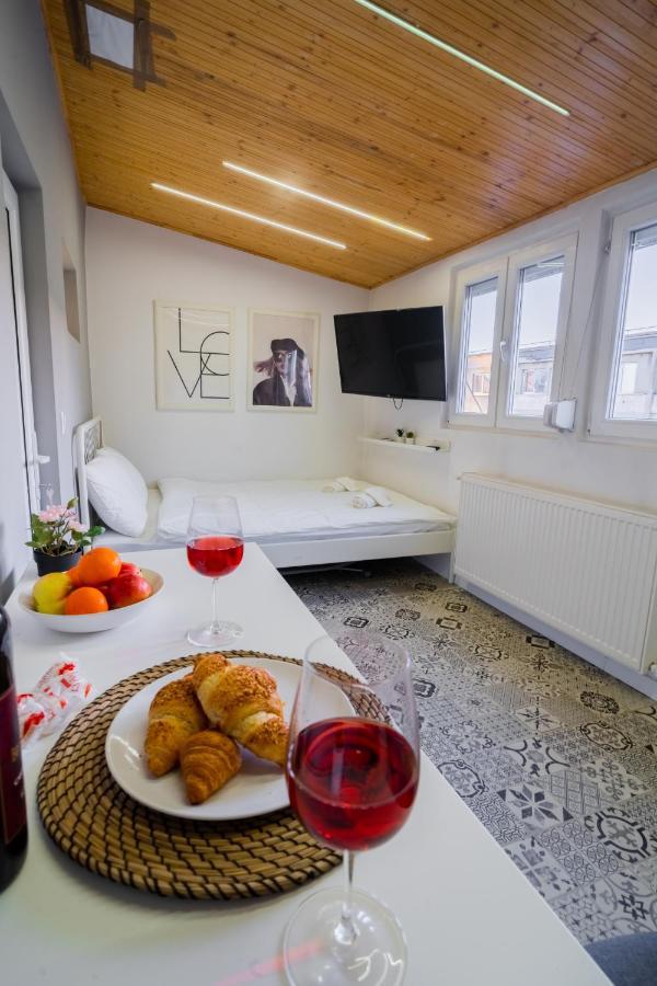 One Bedroom Flat In Bucharest'S Historic District Exterior photo